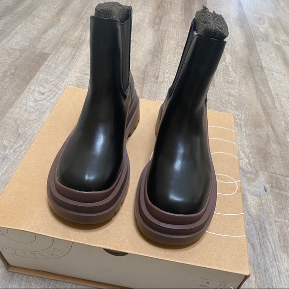 Urban Outfitters Shoes - SOLD OUT UO Urban Outfitter BETTY TREADED CHELSEA BOOT sz8